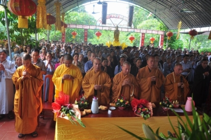 ha tinh  chua am   dien quang tu long trong to chuc le khanh thanh lau quan am