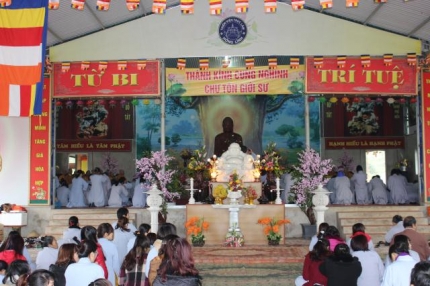 ha tinh  le truyen gioi bo tat tai gia dau tien tai thien vien truc lam hong linh