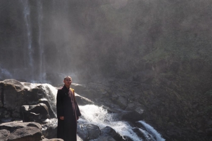 goi mot tieng am vong vao da nui