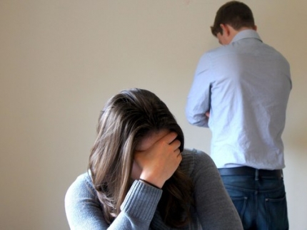 nguoi phu nu co can chiu dung mot ong chong nat ruou va hay danh vo khong 