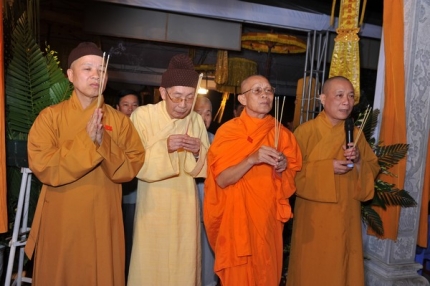 doan dai bieu quoc hoi kinh vieng ni truong thich dam hao