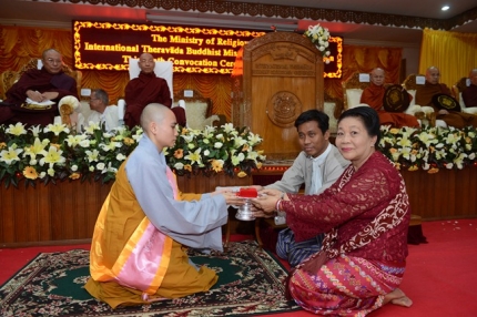 ni sinh viet nam dat thu khoa tot nghiep dai hoc tai myanmar